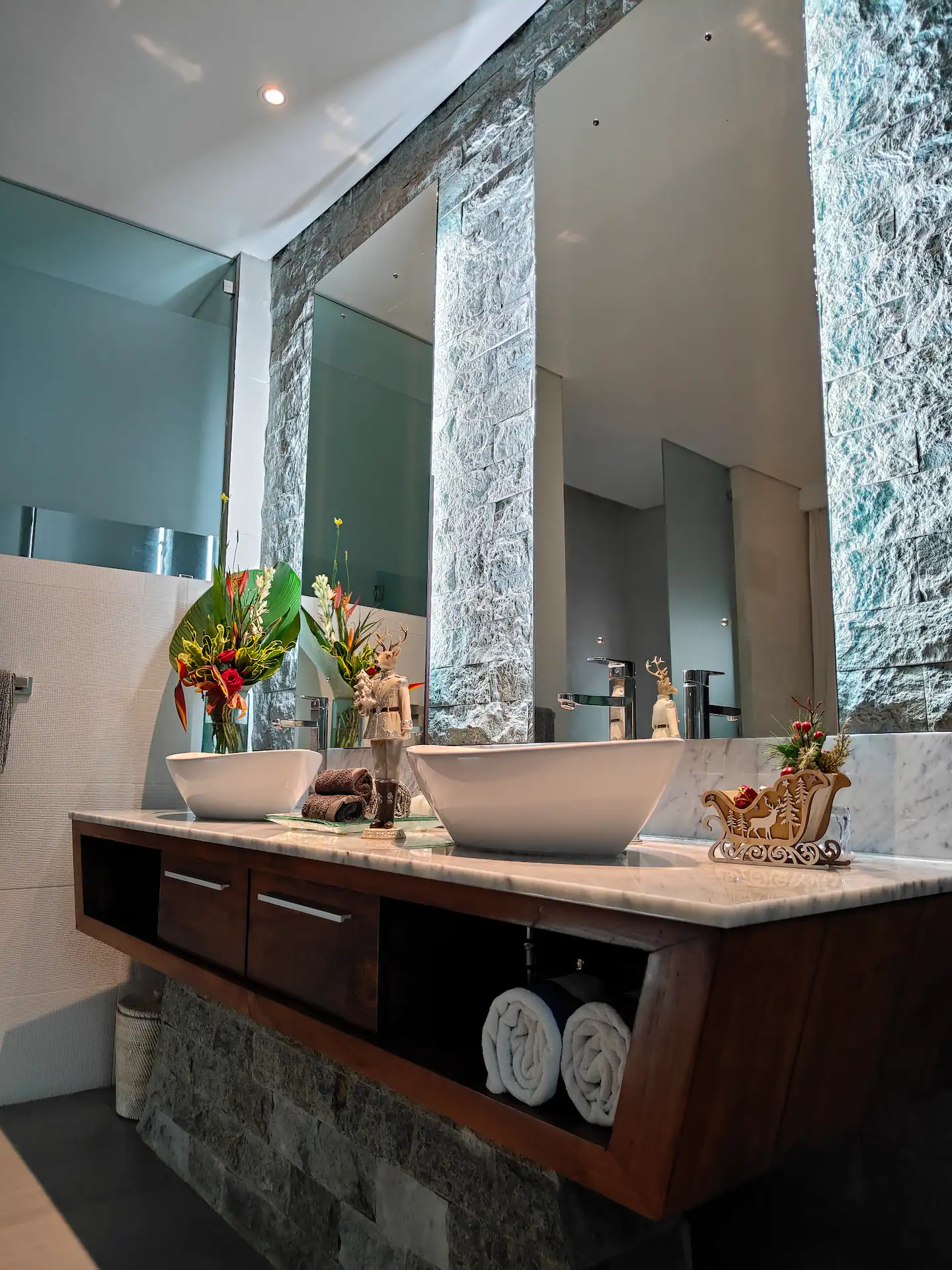Rama Gaia Villa with his & hers sinks